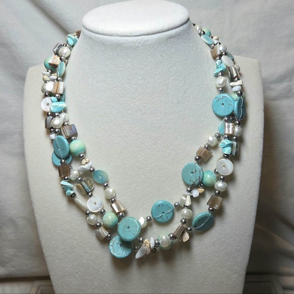Beach Vibes Beaded Shell Pearl Necklace + Earrings - Picture 2 of 3